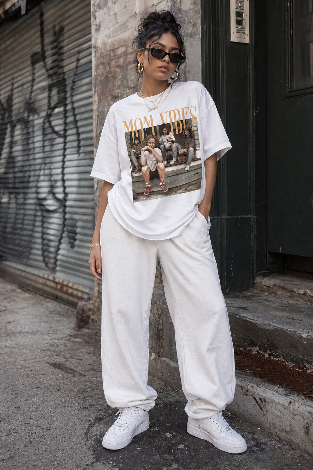 Mom VIBES TEE